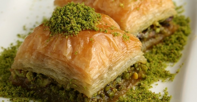 Hazır Yufkadan Fıstıklı Baklava Tarifi